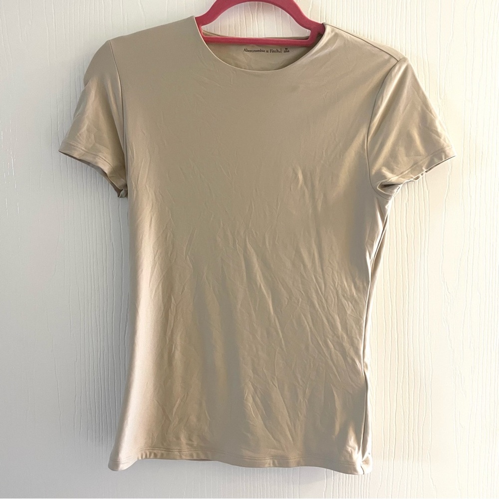 NWOT Abercrombie seamless beige t shirt